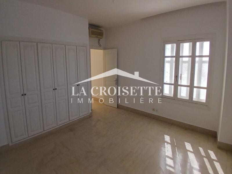 Villa S+7 avec piscine à Gammarth